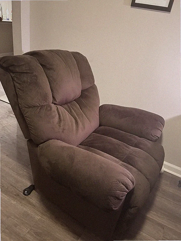 BROWN CUSHIONED RECLINER ARMCHAIR WITH FOOT REST. GREAT FOR LIVING SPACES